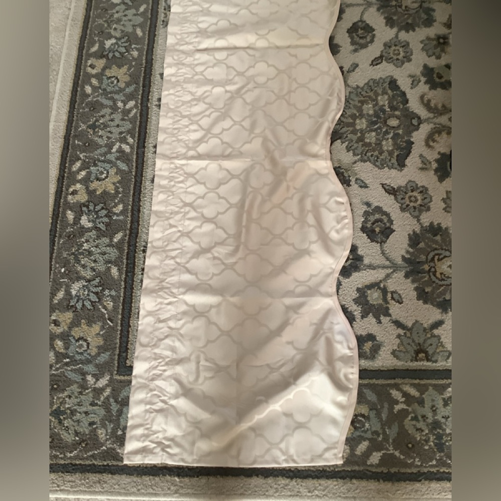 Valance, beige with designs on it it’s in good condition. The back is fa…